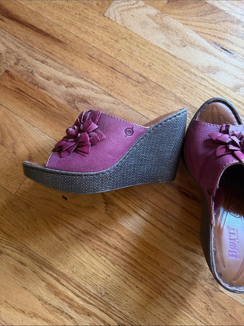 Born Women's Berry Pink Leather Flower Wedge Mules - Picture 4 of 4